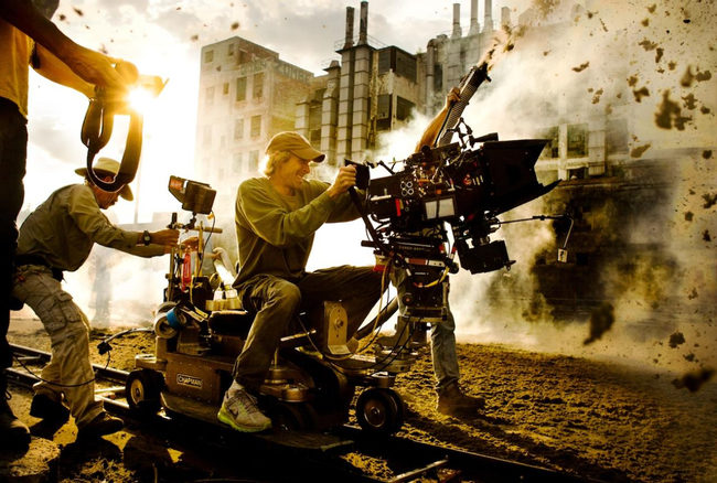 Imagen de Michael Bay en su salsa en el rodaje de 'Transformers 4: La era de la extinción'