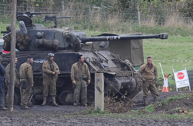 Brad Pitt, pillado vestido de uniforme durante el rodaje de 'Fury'