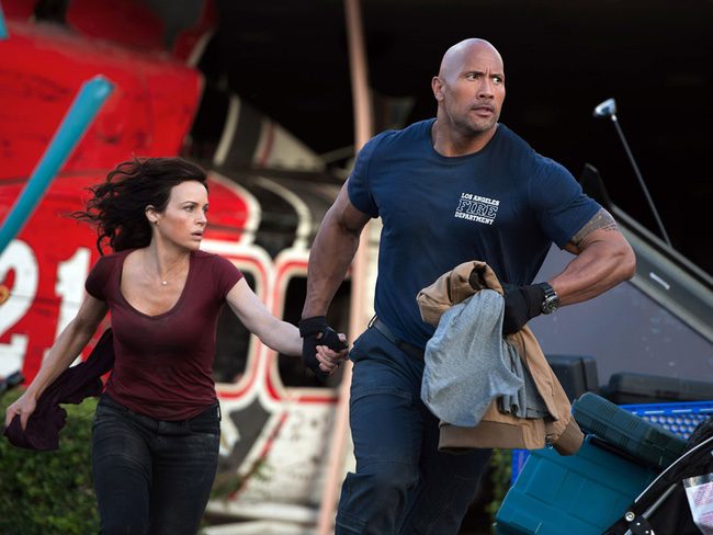  Dwayne Johnson y Carla Gugino protagonizan 'San Andreas'