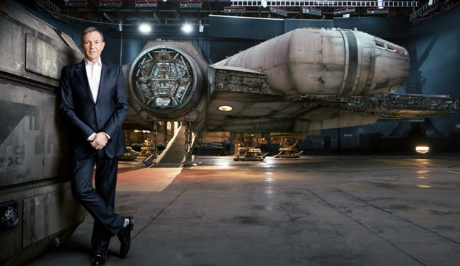 Bob Iger con el Halcón Milenario