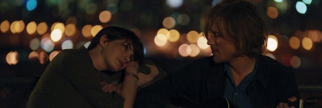  Anne Hathaway y Johnny Flynn en 'Song One'