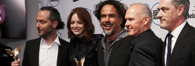 El equipo de 'Birdman' tras vencer en los Spirit Awards