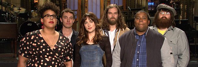  Dakota Johnson en 'Saturday Night Live'