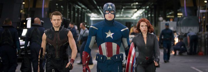  Jeremy Renner, Chris Evans y Scarlett Johansson en 'Los Vengadores'