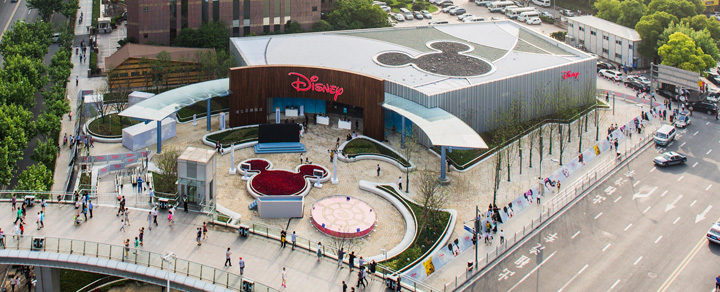 Shanghái inaugura la tienda Disney más grande del mundo