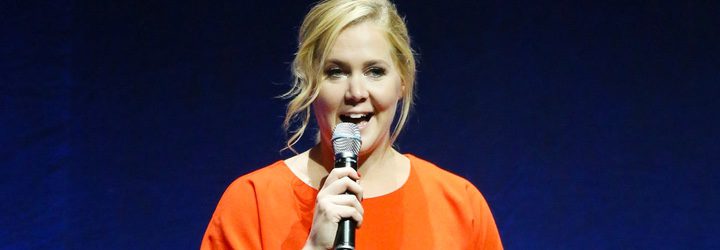  Amy Schumer durante un discurso