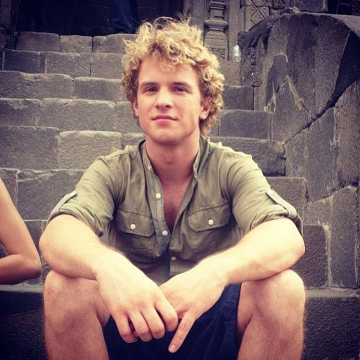 Freddie Stroma de joven