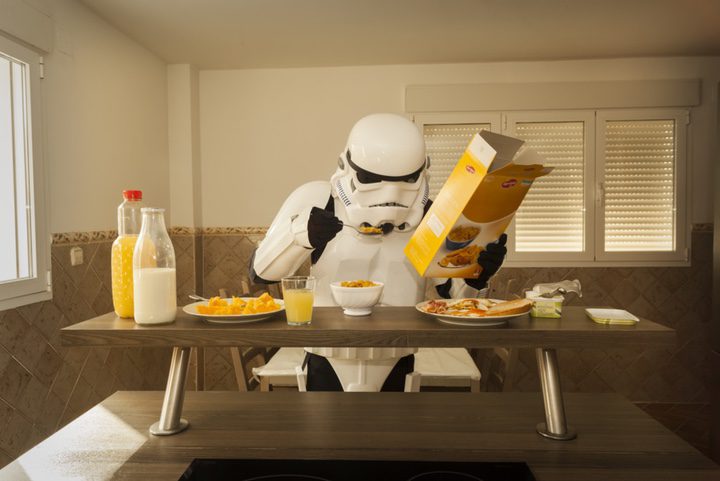  Soldado imperial desayunando en 'The Other Side' de Jorge Pérez Higuera