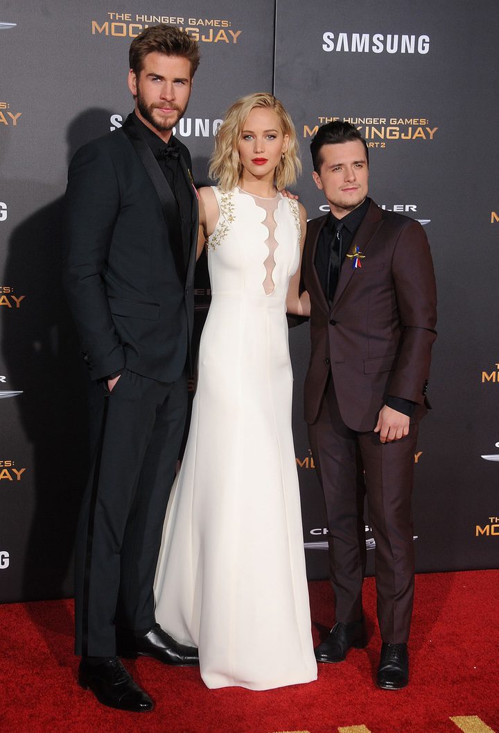 Liam Hemsworth, Jennifer Lawrence y Josh Hutcherson en la premiere de Los Angeles de 'Sinsajo - Parte 2'