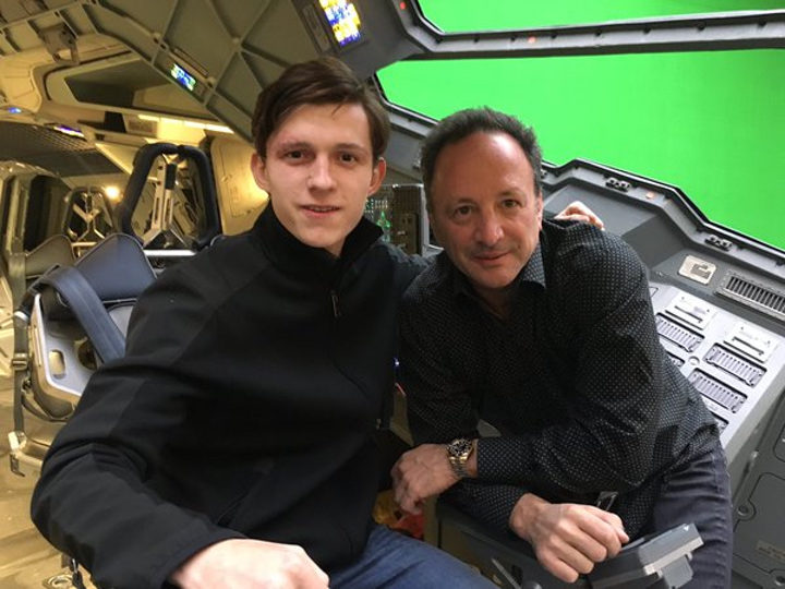 Tom Holland en un Quinjet en el rodaje de 'Capitán América: Civil War'