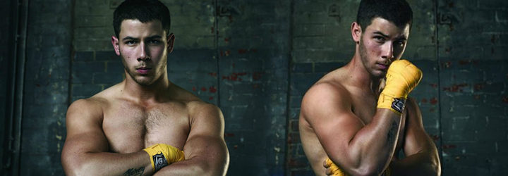 Nick Jonas sin camiseta en 'Kingdom'