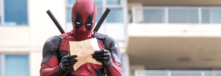  fotograma 'Deadpool' mirando un dibujo