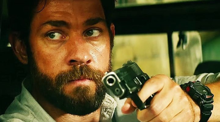  John Krasinski en una escena en '13 Horas: los soldados secretos de Bengasi