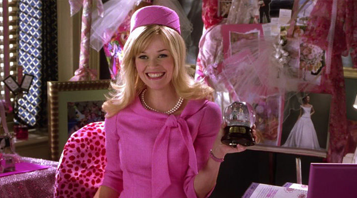 Reese Witherspoon interpretando a Elle Woods