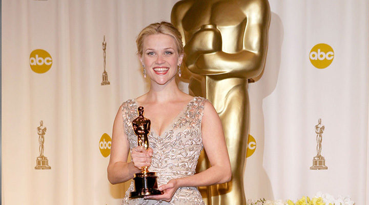 Reese Witherspoon con su primer Oscar