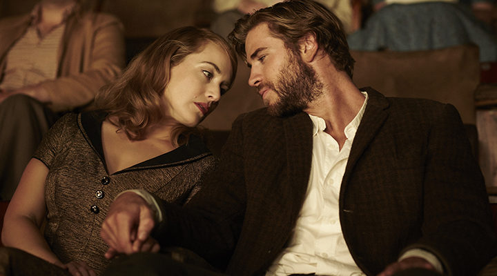  Kate Winslet y Liam Hemsworth en 'La Modista'