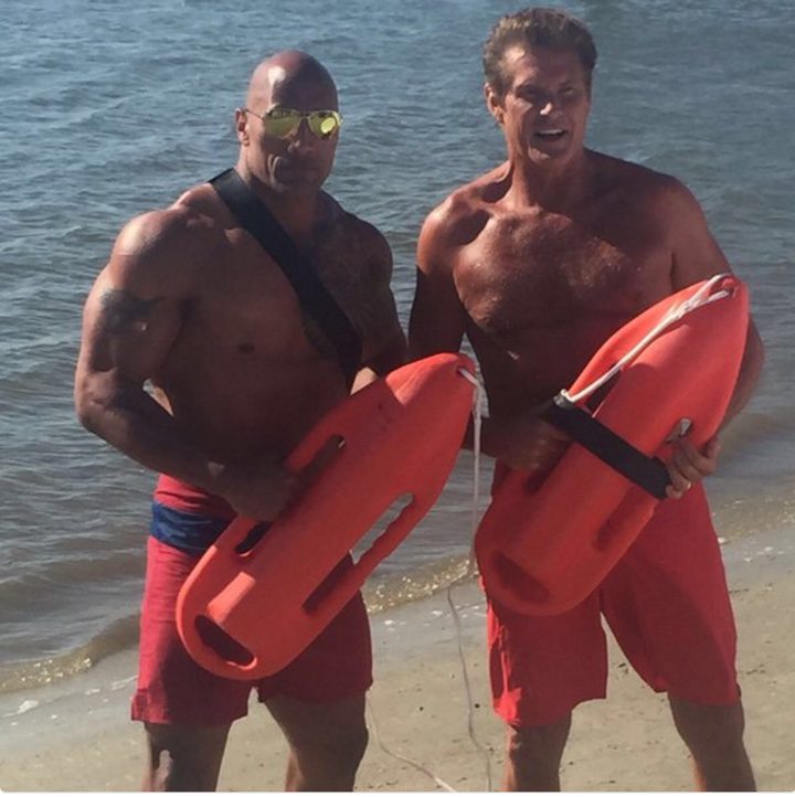  Dwayne Johnson junto con David Hasselhoff