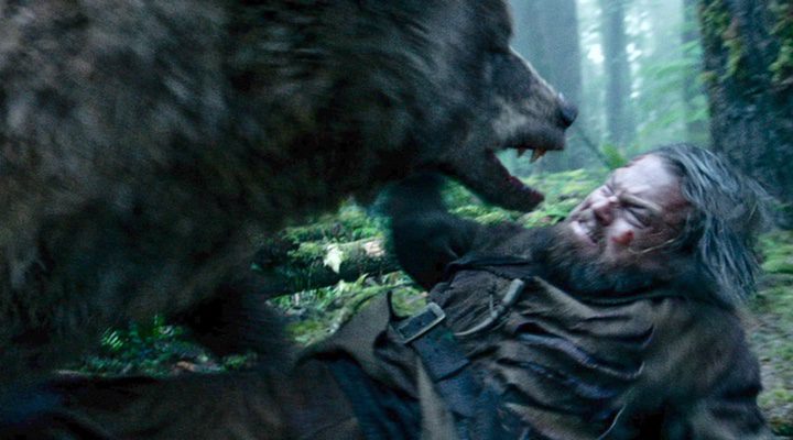  Fotograma de la película 'El renacido' con DiCaprio y el famoso oso