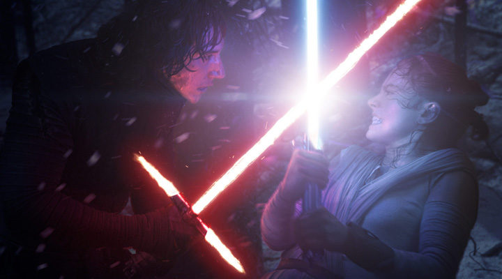 Kylo Ren luchando contra Rey en 'Star Wars: 'El despertar de la Fuerza'