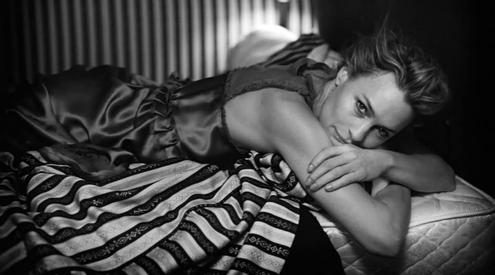 Robin Wright en la cama