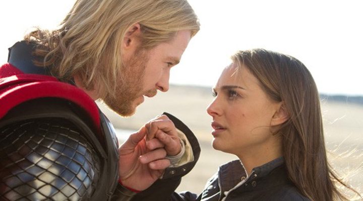  Natalie Portman y Chris Hemsworth en 'Thor'