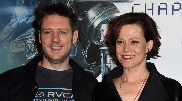 Neill Blomkamp junto a Sigourney Weaver