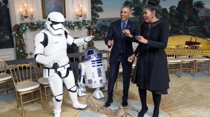 Barack Obama bailando con R2-D2