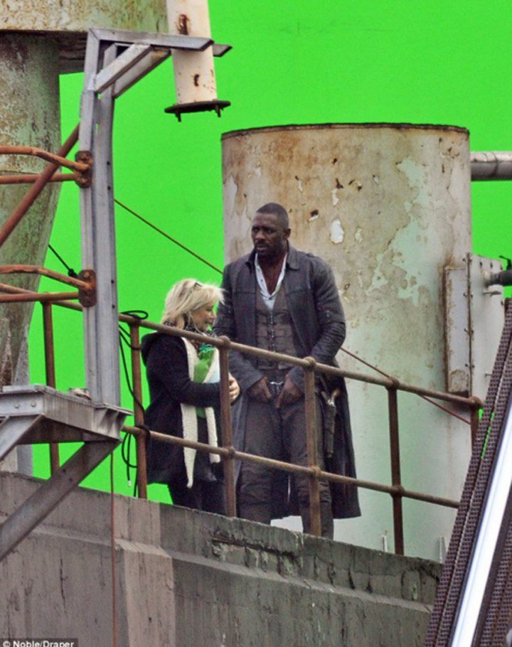  Idris Elba en el set de 'La torre oscura'