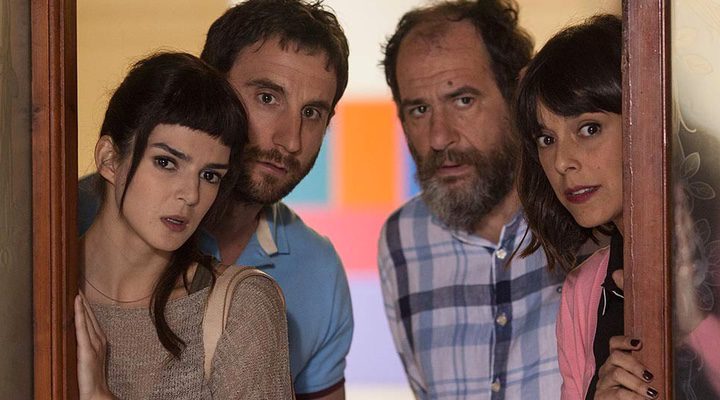  imagen de 'Ocho apellidos catalanes' con Clara Lago, Dani Rovira, Belén Cuesta y Karra Elejalde