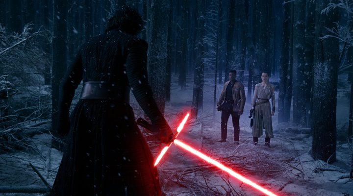  Kylo Ren se enfrenta a Rey y Finn en 'Star Wars: Episodio VII: El despertar de la fuerza