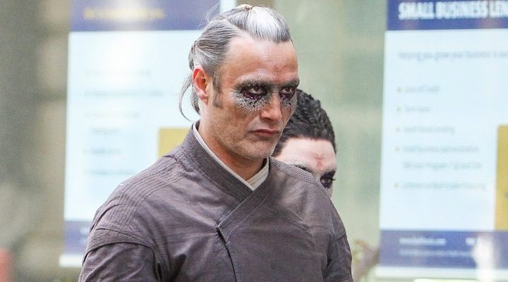  Mads Mikkelsen en el rodaje de 'Dr. Strange'