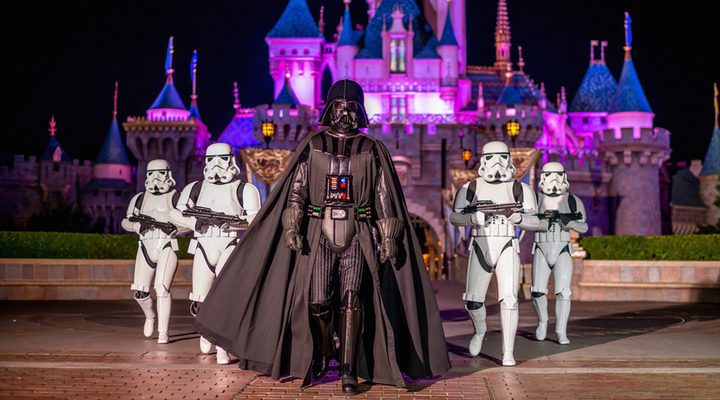 Vader llegando a Disney