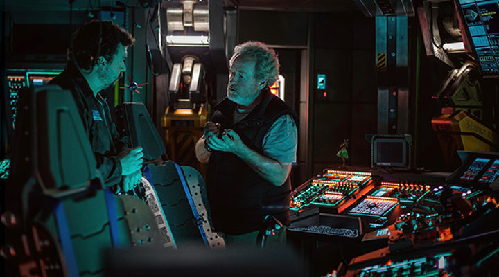  Danny McBride y Ridley Scott en el set de Alien: Covenant