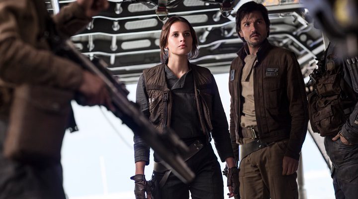 Felicity Jones y Diego Luna en 'Rogue One: Una historia de Star Wars'