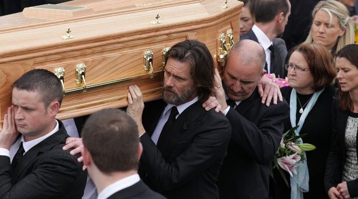 Jim Carrey en el funeral de White