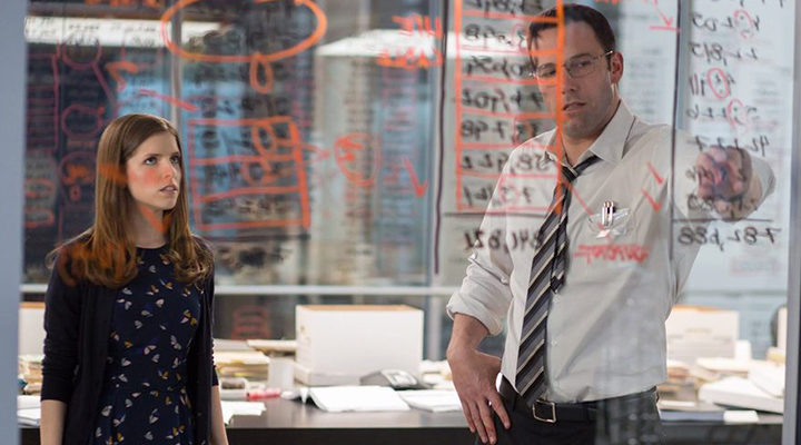 Anna Kendrick y Ben Affleck en 'El contable'