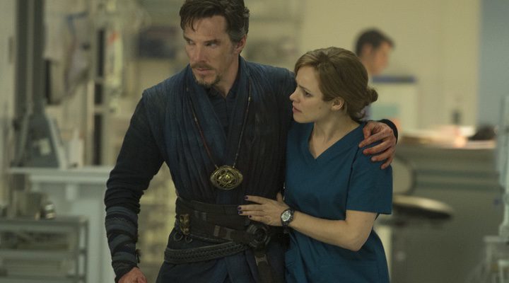  Rachel McAdams y Benedict Cumberbatch en 'Doctor Strange'