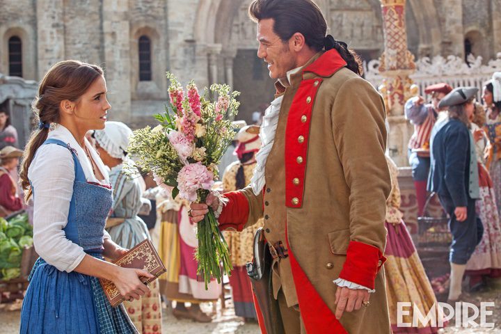  Emma Watson y Luke Evans como Bella y Baston en 'La Bella y la Bestia'