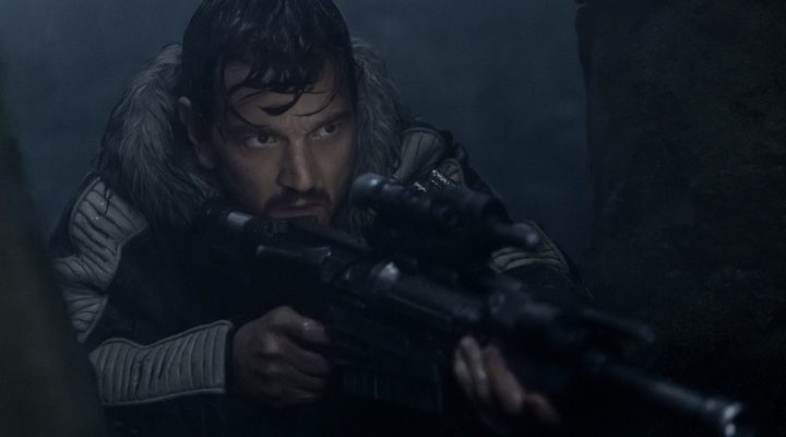 'Rogue One': Acción bélica de trepidante final y no tan trepidante viaje