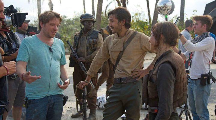 Gareth Edwards con Felicity Jones y Diego Luna