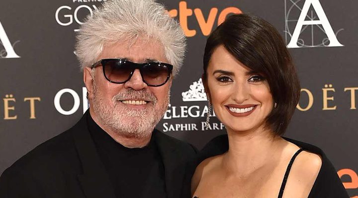  Penélope Cruz y Pedro Almodóvar en los premios Goya 2017