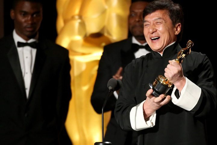 Jackie Chan recoge el Oscar