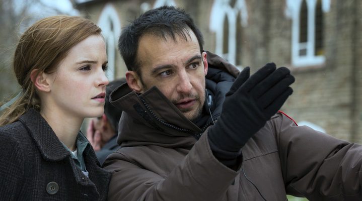  Amenábar junto a Emma Watson en 'Regresión'