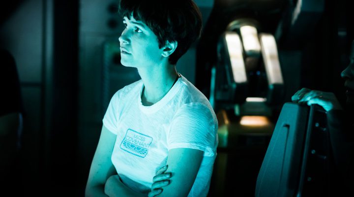 Katherine Waterston habla con MUTHUR/Mother en 'Covenant'