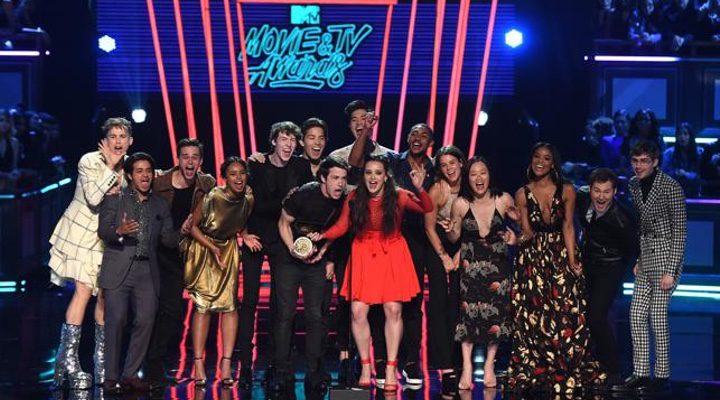  El reparto de 'Por trece razones' en los premios MTV