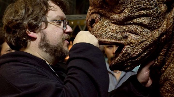  Guillermo del Toro con una de sus criatura