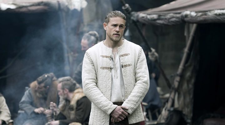 Charlie Hunnam como Rey Arturo