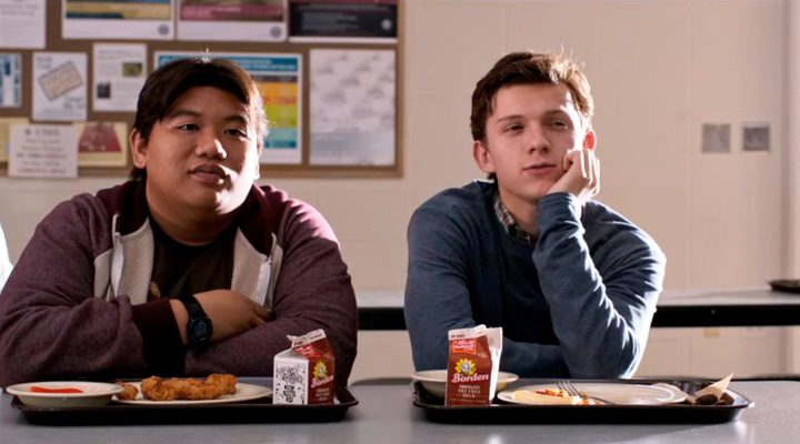  Holland y Batalon como Spider-Man/Peter Parker y Ned Leeds