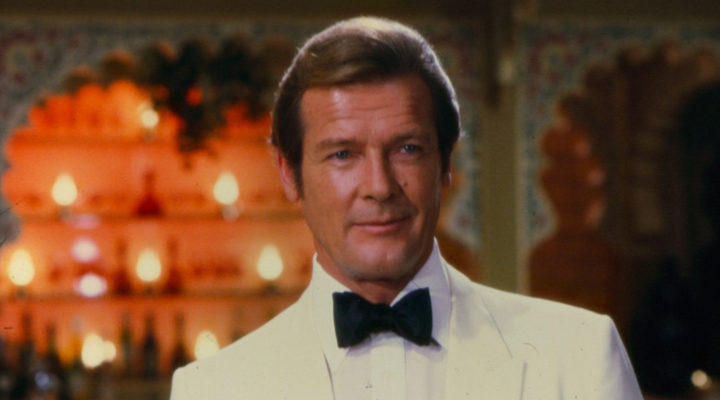 Roger Moore como James Bond