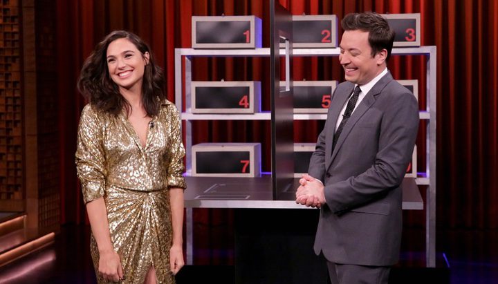  Gal Gadot promociona 'Wonder Woman' en el programa de Jimmy Fallon